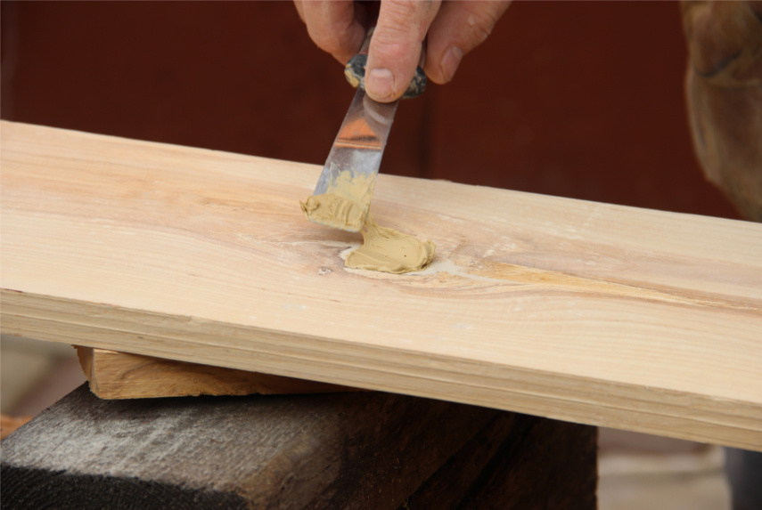 Pâte à bois : reboucher les trous dans vos parquets, meubles et