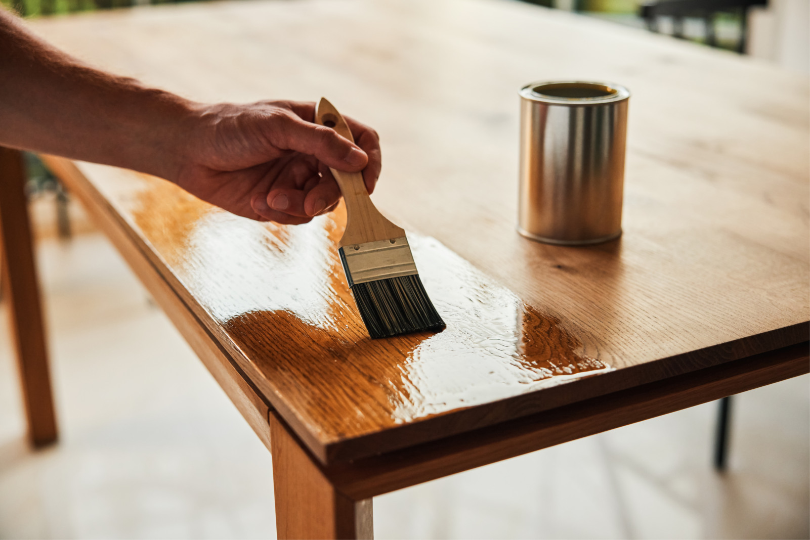 application vernis alimentaire bois peinture sur meubles en bois intérieur le terrier blanc